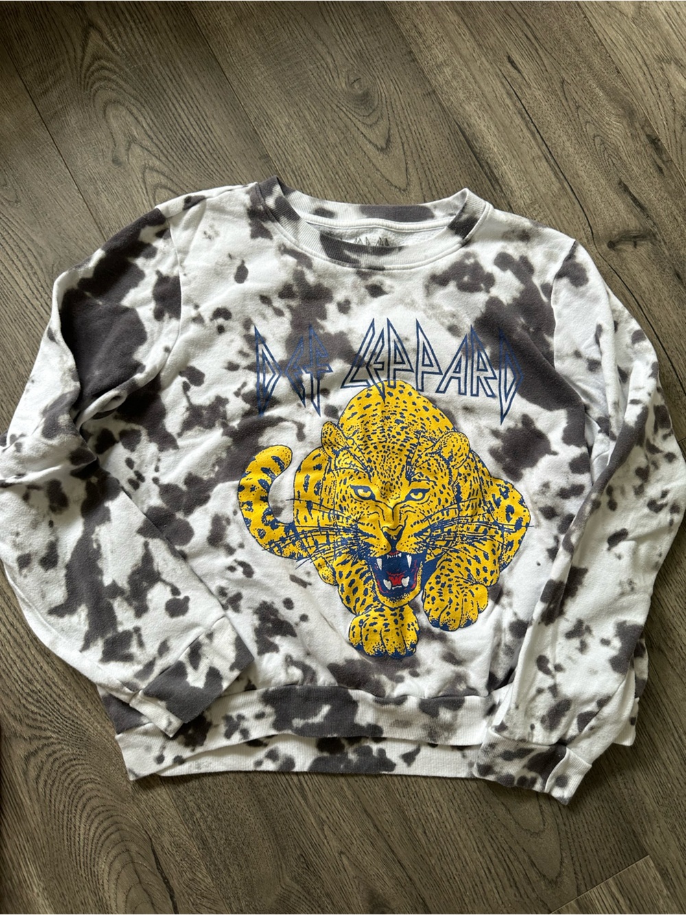 Tie-Dye Def Leopard Graphic Crewneck Sweatshirt - White & Black
